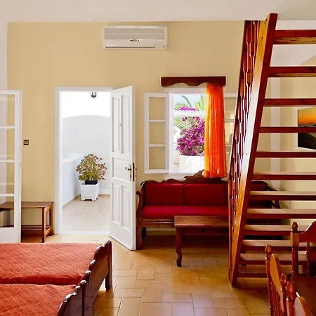 Dolphins Aparthotel 3*