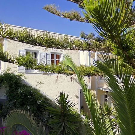 Dolphins Aparthotel 3*