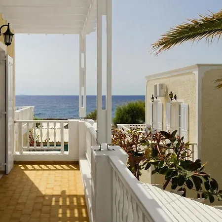 Dolphins Aparthotel 3*